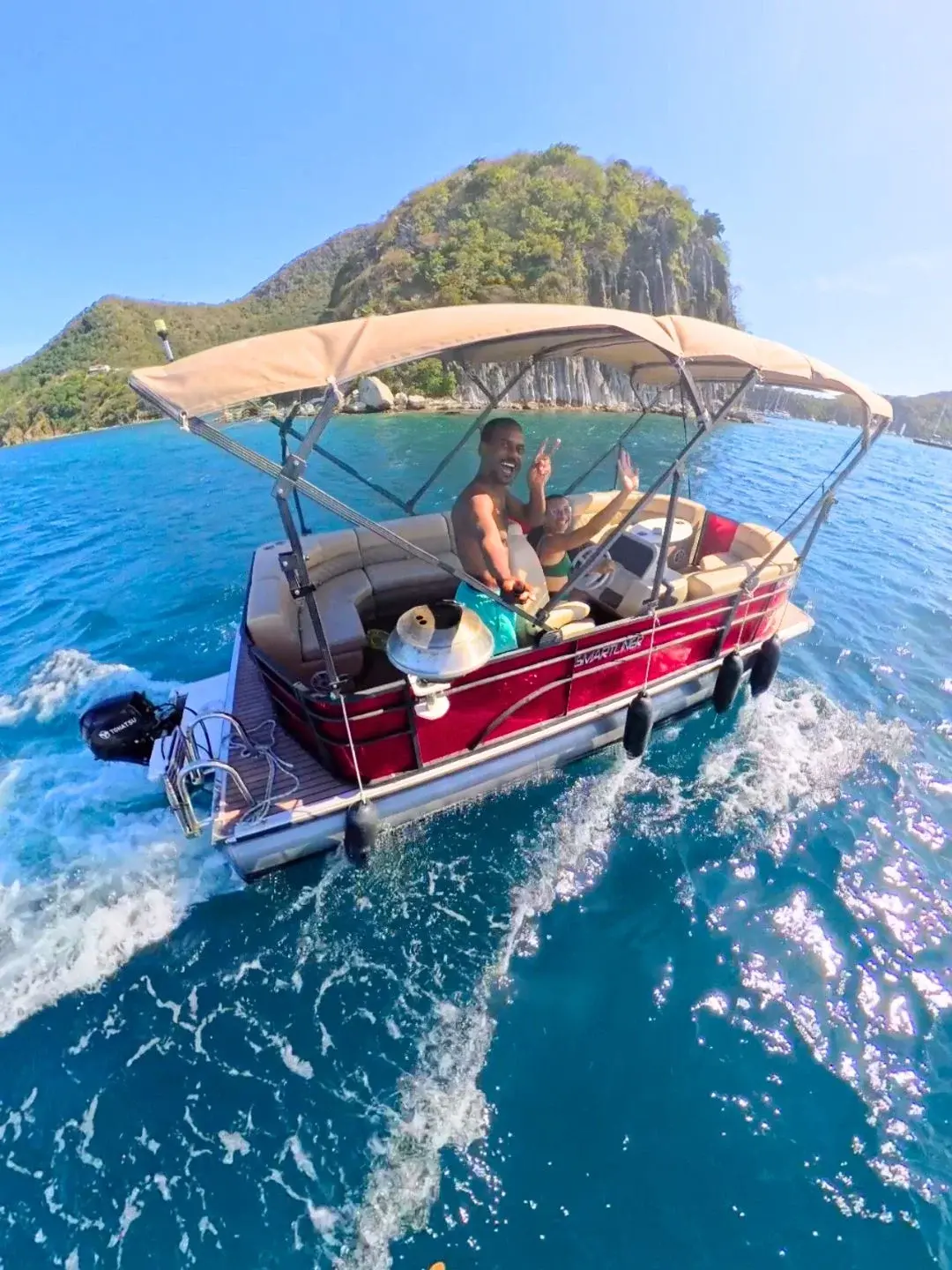 Pontoon boat